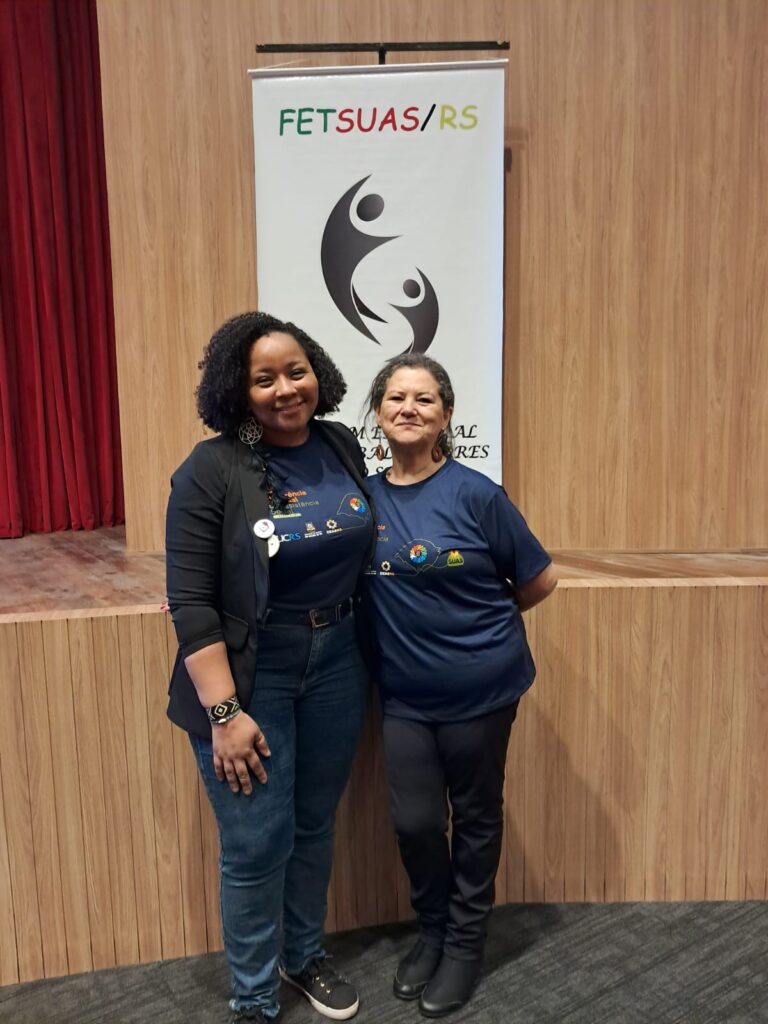 Duas mulheres, conselheiras do Cress.