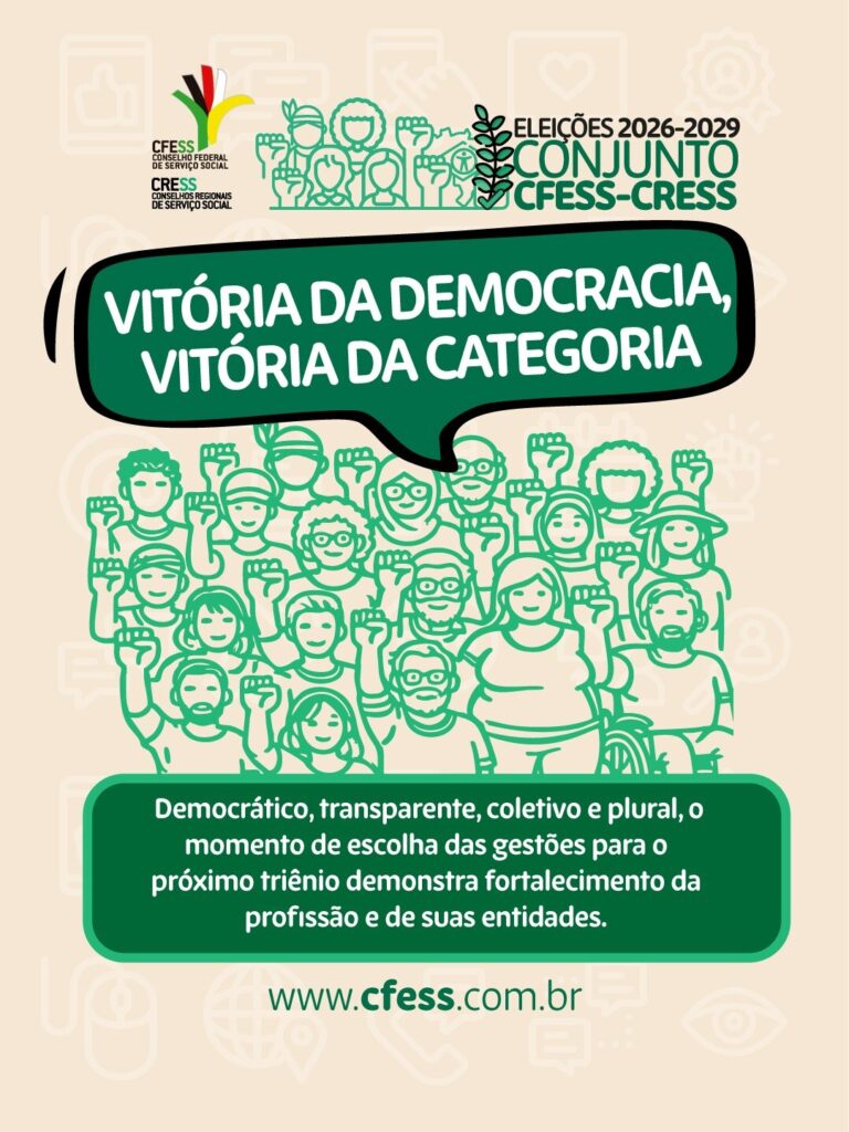 Card com fundo bege traz ilustração de diversas pessoas com punhos erguidos, simbolizando mobilização coletiva. Em destaque, a frase: “Vitória da democracia, vitória da categoria”. Abaixo, texto informa que o processo eleitoral do Conjunto CFESS-CRESS foi democrático, transparente, coletivo e plural, fortalecendo a profissão e suas entidades. No rodapé, endereço do site www.cfess.com.br.