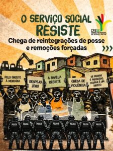 Ilustração em estilo estêncil rústico. Ao fundo, casas de favela em tons terrosos com um trator à esquerda, sugerindo demolição. Na frente, um grupo de pessoas negras e periféricas levanta cartazes com os dizeres: “Pelo direito à moradia”, “Despejo zero”, “A favela resiste”, “Chega de violência” e “Se morar é privilégio, ocupar é um direito”. Na parte inferior, uma fileira de policiais de choque, de costas, com escudos escritos “Polícia”, formando uma barreira. No topo, o texto: “O Serviço Social resiste” e abaixo: “Chega de reintegrações de posse e remoções forçadas”. No canto superior direito, logotipo do CFESS.
