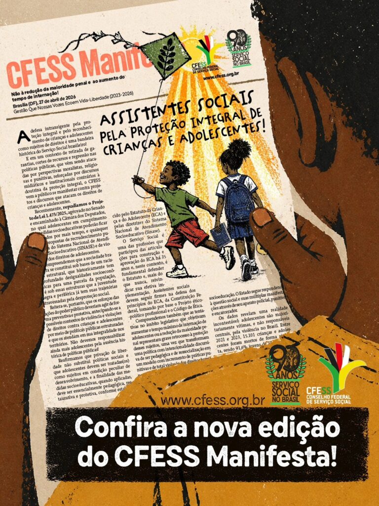 Página do jornal CFESS Manifesta, com o título Assistentes Sociais pela proteção integral de crianças e adolescentes. Imagem de duas crianças negras, um menino soltando pipa e uma menina com mochila e livros. Um jovem negro segura a página do jornal e na parte de baixo está escrito: confira a nova edição do CFESS Manifesta!